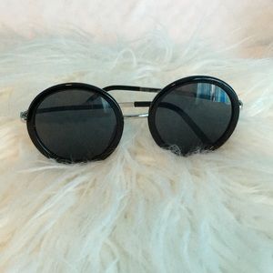 black retro round sunglasses